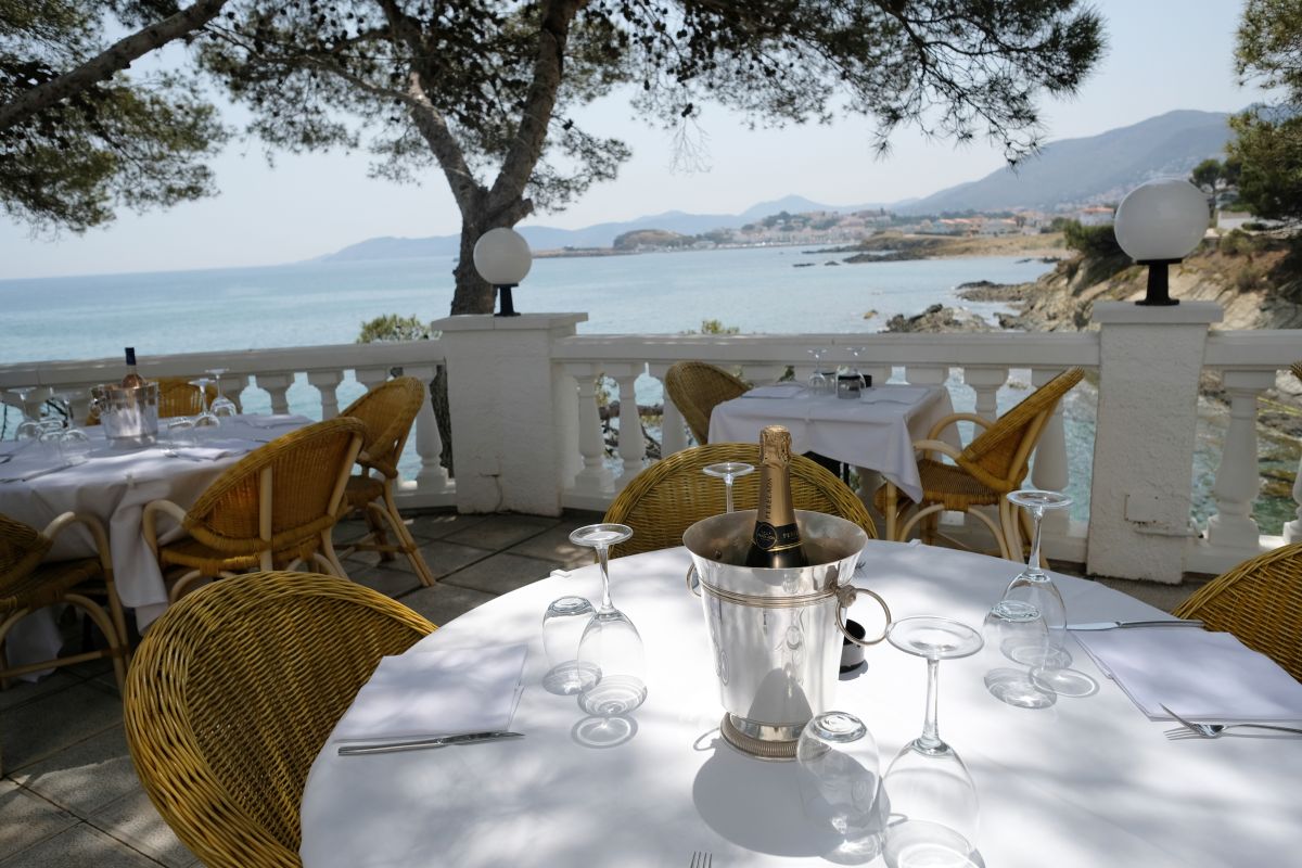 Photo de la terrasse du restaurant de l'hôtel Grifeu à Llança - Costa Brava, Espagne